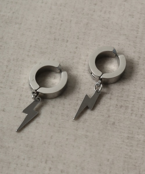 FUNALIVE（ファンアライブ）の「JON ステンレスデザインイヤーカフ 両耳２点セット（イヤーカフ・メンズ・ゴールド/シルバー系その他/ゴールド系その他/シルバー/シルバー系その他2/ブラック系その他/ブラック/ゴールド系その他2/ブラック系その他2・FREE）」の6枚目の写真