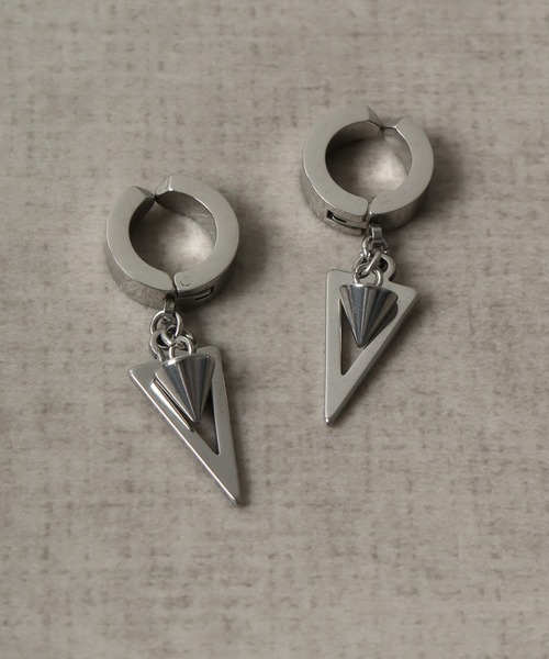 FUNALIVE（ファンアライブ）の「JON ステンレスデザインイヤーカフ 両耳２点セット（イヤーカフ・メンズ・ゴールド/シルバー系その他/ゴールド系その他/シルバー/シルバー系その他2/ブラック系その他/ブラック/ゴールド系その他2/ブラック系その他2・FREE）」の5枚目の写真