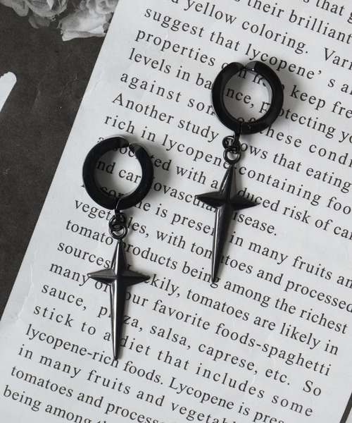 FUNALIVE（ファンアライブ）の「JON ステンレスデザインイヤーカフ 両耳２点セット（イヤーカフ・メンズ・ゴールド/シルバー系その他/ゴールド系その他/シルバー/シルバー系その他2/ブラック系その他/ブラック/ゴールド系その他2/ブラック系その他2・FREE）」の4枚目の写真