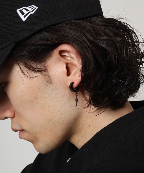 FUNALIVE（ファンアライブ）の「JON ステンレスデザインイヤーカフ 両耳２点セット（イヤーカフ・メンズ・ゴールド/シルバー系その他/ゴールド系その他/シルバー/シルバー系その他2/ブラック系その他/ブラック/ゴールド系その他2/ブラック系その他2・FREE）」の19枚目の写真