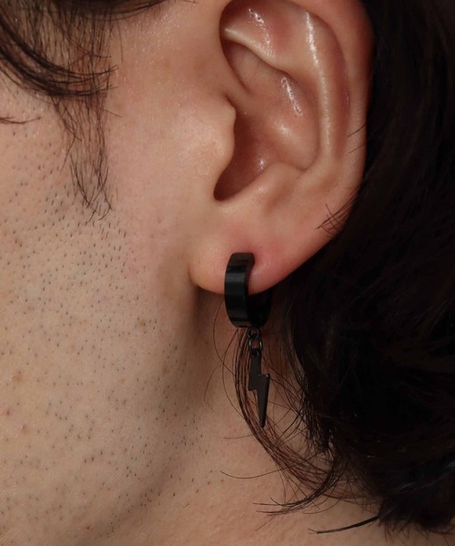 FUNALIVE（ファンアライブ）の「JON ステンレスデザインイヤーカフ 両耳２点セット（イヤーカフ・メンズ・ゴールド/シルバー系その他/ゴールド系その他/シルバー/シルバー系その他2/ブラック系その他/ブラック/ゴールド系その他2/ブラック系その他2・FREE）」の21枚目の写真