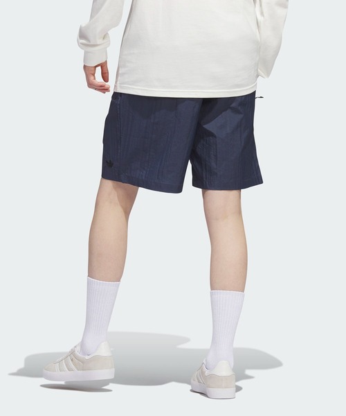 adidas(アディダス)の「スケートボーディング ウインドショーツ(ジェンダーフリー) / ハーフパンツ / アディダスオリジナルス adidas Originals(その他パンツ・メンズ・ブルー/グリーン・MEDIUM/XX-LARGE/X-LARGE/LARGE/3XL/X-SMALL/SMALL)」の13枚目の写真