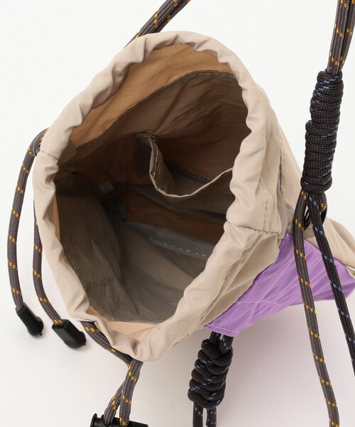 Ray BEAMS(レイビームス)の「CONTROL FREAK / ナイロン ハンディ ショルダー バッグ(ショルダーバッグ・レディース・グレー/ブラック・ONE SIZE)」の20枚目の写真