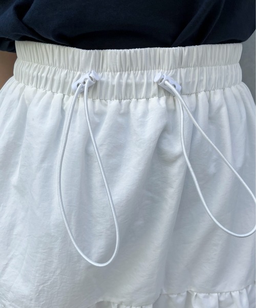 feepur（フェピュール）の「【TALL/2Tサイズあり】ドロストナイロンティアードスカート（スカート・レディース・ブラック/オフホワイト・MEDIUM/TALL/2T）」の19枚目の写真