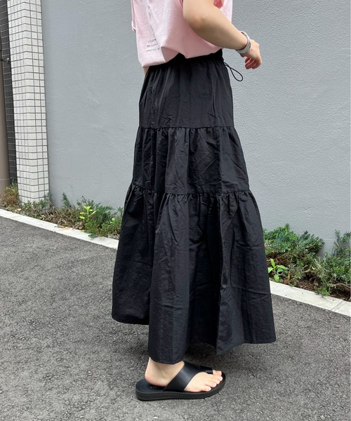 feepur（フェピュール）の「【TALL/2Tサイズあり】ドロストナイロンティアードスカート（スカート・レディース・ブラック/オフホワイト・MEDIUM/TALL/2T）」の6枚目の写真