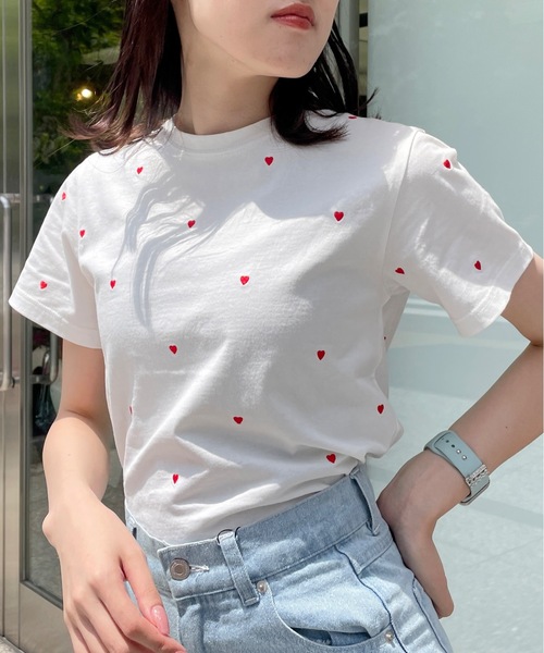 one way(ワンウェイ)の「ハートまみれ刺繍Tシャツ(Tシャツ/カットソー・レディース・ライトベージュ/ブラック/ホワイト/ダークベージュ/ベージュ・FREE)」の5枚目の写真