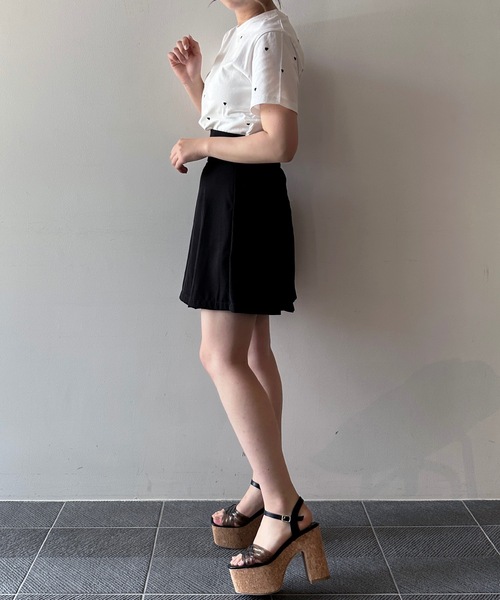 one way(ワンウェイ)の「ハートまみれ刺繍Tシャツ(Tシャツ/カットソー・レディース・ライトベージュ/ブラック/ホワイト/ダークベージュ/ベージュ・FREE)」の21枚目の写真