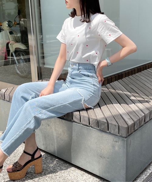 one way(ワンウェイ)の「ハートまみれ刺繍Tシャツ(Tシャツ/カットソー・レディース・ライトベージュ/ブラック/ホワイト/ダークベージュ/ベージュ・FREE)」の15枚目の写真