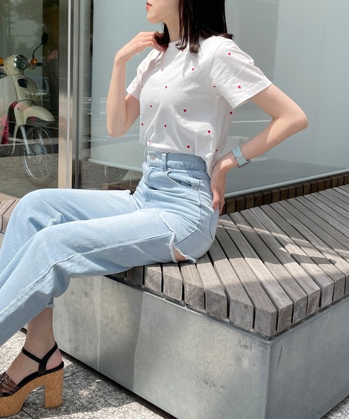 one way(ワンウェイ)の「ハートまみれ刺繍Tシャツ(Tシャツ/カットソー・レディース・ライトベージュ/ブラック/ホワイト/ダークベージュ/ベージュ・FREE)」の16枚目の写真