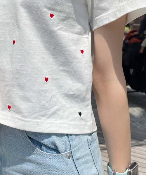 one way(ワンウェイ)の「ハートまみれ刺繍Tシャツ(Tシャツ/カットソー・レディース・ライトベージュ/ブラック/ホワイト/ダークベージュ/ベージュ・FREE)」の20枚目の写真