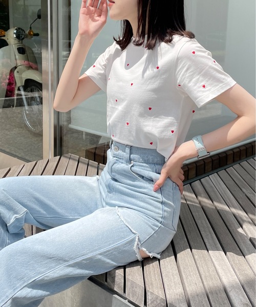 one way(ワンウェイ)の「ハートまみれ刺繍Tシャツ(Tシャツ/カットソー・レディース・ライトベージュ/ブラック/ホワイト/ダークベージュ/ベージュ・FREE)」の17枚目の写真