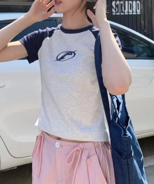 Vipoa（ヴィポア）の「Oval Logo raglan sleeve T-Shirt（Tシャツ/カットソー・レディース・ライトグレー・FREE）」の10枚目の写真