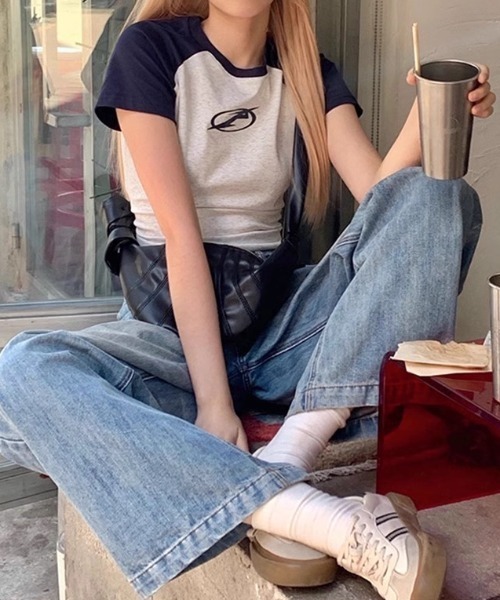 Vipoa（ヴィポア）の「Oval Logo raglan sleeve T-Shirt（Tシャツ/カットソー・レディース・ライトグレー・FREE）」の4枚目の写真