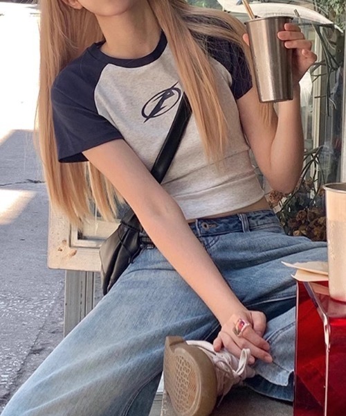 Vipoa（ヴィポア）の「Oval Logo raglan sleeve T-Shirt（Tシャツ/カットソー・レディース・ライトグレー・FREE）」の5枚目の写真