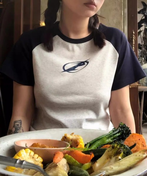 Vipoa（ヴィポア）の「Oval Logo raglan sleeve T-Shirt（Tシャツ/カットソー・レディース・ライトグレー・FREE）」の15枚目の写真