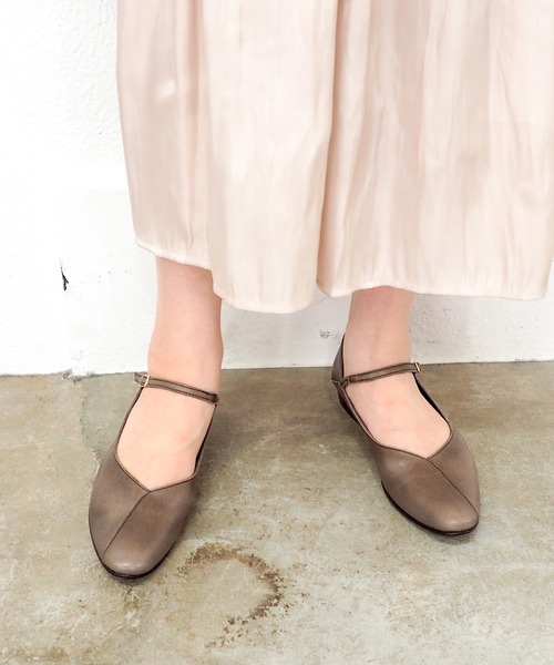 cava cava（サヴァサヴァ）の「撥水｜ソフトストラップパンプス　3720483（パンプス・レディース・ブラック/グレイッシュベージュ/クリアブラック/グレー/ダークブラウン・23.0cm/23.5cm/24.0cm/24.5cm/22.5cm/23cm/24cm）」の22枚目の写真