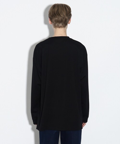 tk.TAKEO KIKUCHI(ティーケータケオキクチ)の「◆ネックレス付きクルーネックロンT(Tシャツ/カットソー・メンズ・オフホワイト/ブラック・02/03)」の6枚目の写真