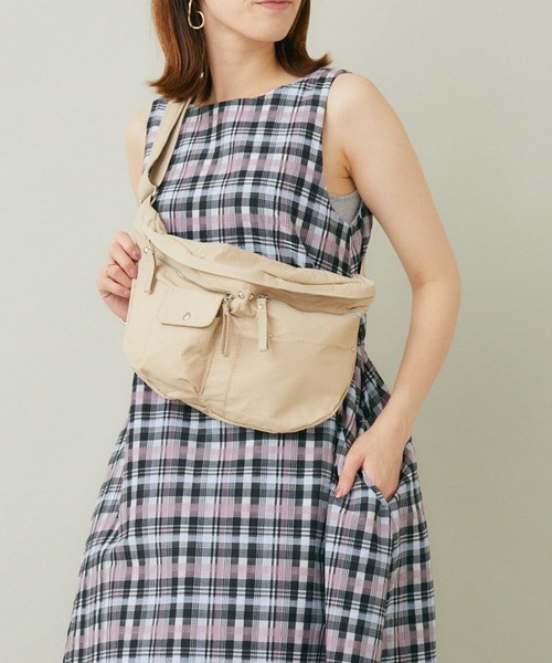 KATHARINE ROSS（キャサリンロス）の「【KATHARINE ROSS】アウトポケットボディバッグ（ボディバッグ/ウエストポーチ・レディース・ブラック/ベージュ・MEDIUM）」の12枚目の写真