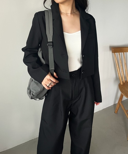 CLEA（クレア）の「【2点SET】ショート丈ジャケット+タックストレートパンツ セットアップ（セットアップ・レディース・アイボリー/ブラウン/ベージュ/ブラック・L/M）」の7枚目の写真