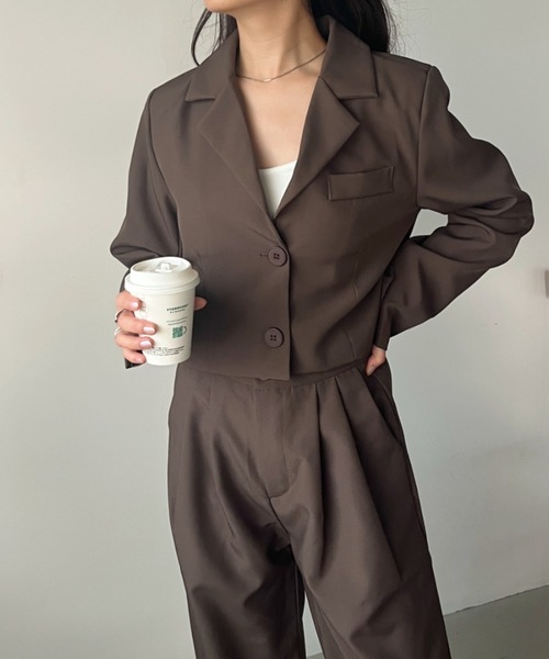 CLEA（クレア）の「【2点SET】ショート丈ジャケット+タックストレートパンツ セットアップ（セットアップ・レディース・アイボリー/ブラウン/ベージュ/ブラック・L/M）」の14枚目の写真