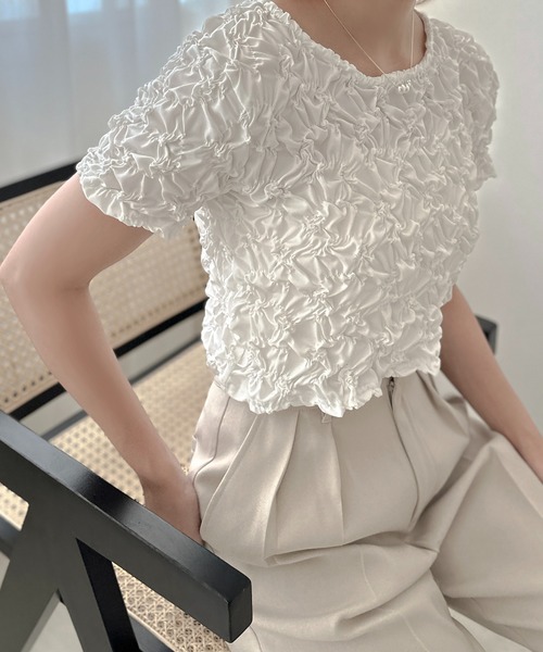 apres jour clair(アプレジュールクレア)の「【apres jour clair】クシュクシュトップス【ZOZOTOWN限定アイテム】(Tシャツ/カットソー・レディース・オフホワイト/ブラック・X-LARGE/フリー)」の2枚目の写真