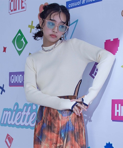 miette(ミエット)の「ラウンドヘムショートリブニット(ニット/セーター・レディース・ブラック/アイボリー/レッド・FREE)」の1枚目の写真