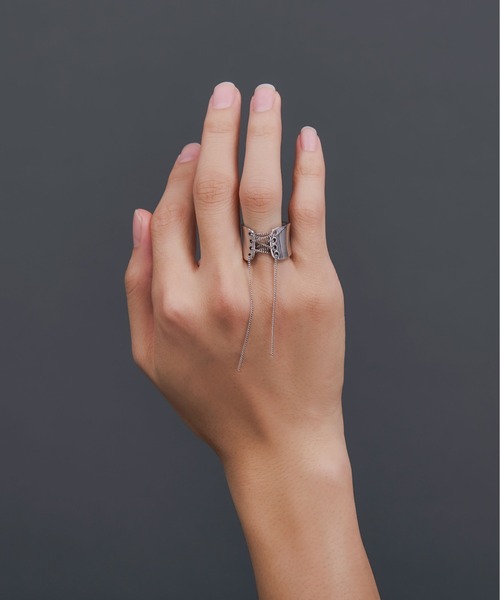 Ellno Loset（エルノロゼット）の「レースアップリング（リング・メンズ・シルバー・FREE）」の2枚目の写真