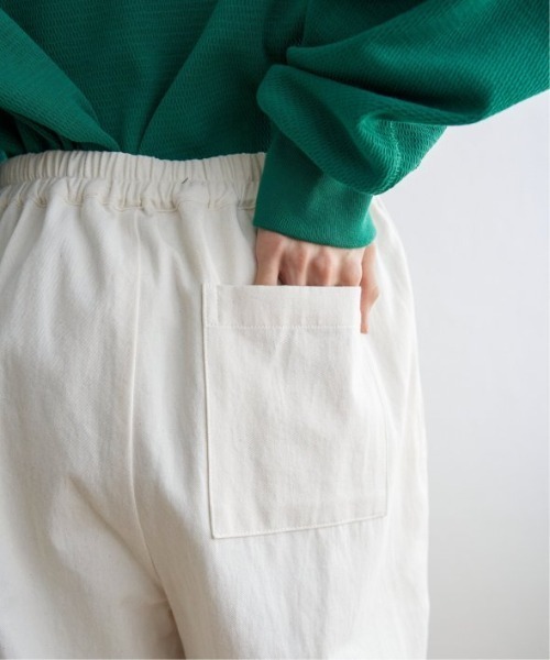 LBC(エルビーシー)の「コットンゆるテーパードパンツ(その他パンツ・レディース・オフホワイト/ブルー/ブラック/ベージュ・M/L)」の13枚目の写真