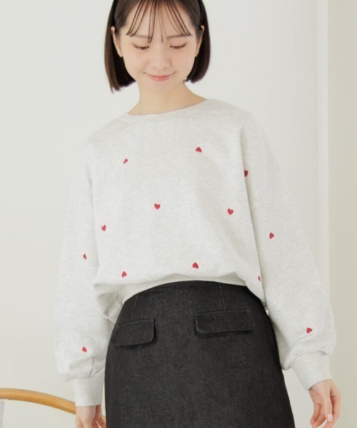 flower(フラワー)の「ハピネスイーエムビースウェット(スウェット・レディース・アイボリー/グレー・FREE)」の1枚目の写真