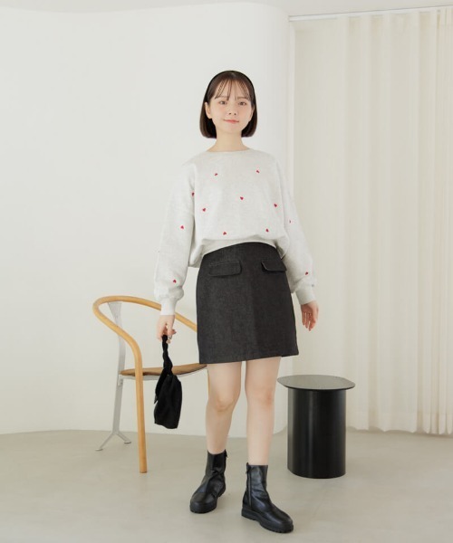 flower(フラワー)の「ハピネスイーエムビースウェット(スウェット・レディース・アイボリー/グレー・FREE)」の4枚目の写真