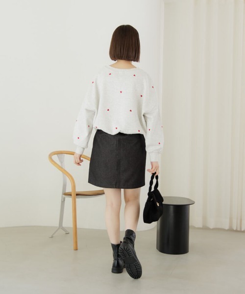 flower(フラワー)の「ハピネスイーエムビースウェット(スウェット・レディース・アイボリー/グレー・FREE)」の6枚目の写真