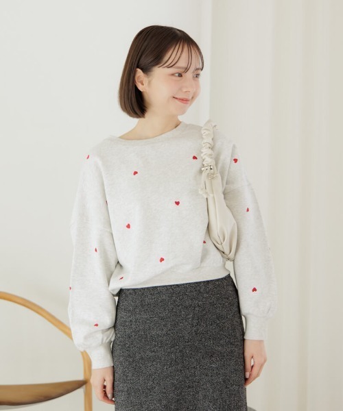 flower(フラワー)の「ハピネスイーエムビースウェット(スウェット・レディース・アイボリー/グレー・FREE)」の7枚目の写真