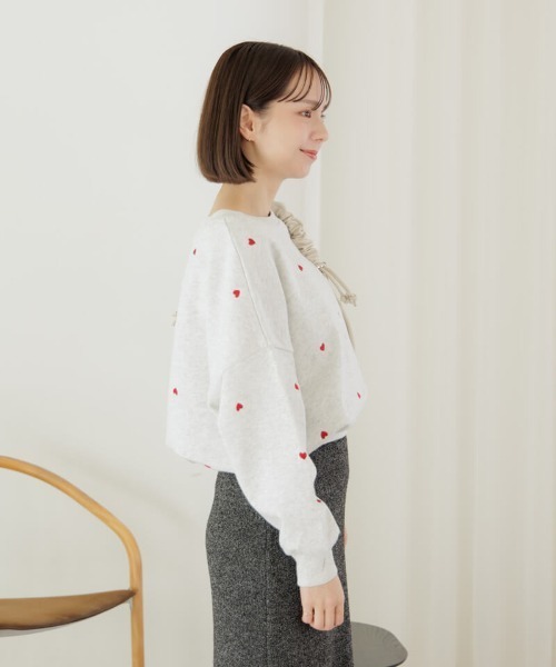 flower(フラワー)の「ハピネスイーエムビースウェット(スウェット・レディース・アイボリー/グレー・FREE)」の8枚目の写真