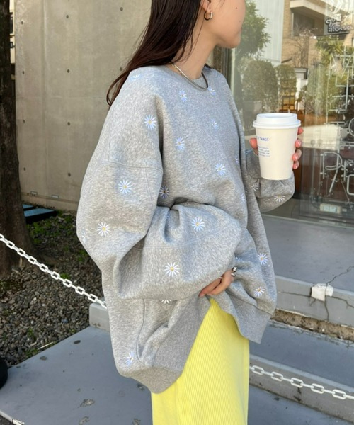 HELLO.SANFRANCISCO（ハローサンフランシスコ）の「≪新色追加≫【HELLO.SANFRANCISCO】マーガレット刺繍オーバースウェット（スウェット・レディース・グレー/ブラック/アイボリー/ネイビー・ONE SIZE）」の15枚目の写真