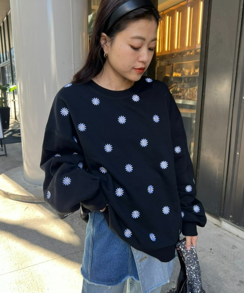 HELLO.SANFRANCISCO（ハローサンフランシスコ）の「≪新色追加≫【HELLO.SANFRANCISCO】マーガレット刺繍オーバースウェット（スウェット・レディース・グレー/ブラック/アイボリー/ネイビー・ONE SIZE）」の7枚目の写真