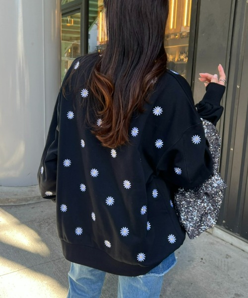 HELLO.SANFRANCISCO（ハローサンフランシスコ）の「≪新色追加≫【HELLO.SANFRANCISCO】マーガレット刺繍オーバースウェット（スウェット・レディース・グレー/ブラック/アイボリー/ネイビー・ONE SIZE）」の9枚目の写真