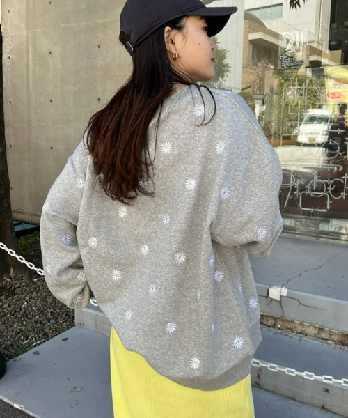 HELLO.SANFRANCISCO（ハローサンフランシスコ）の「≪新色追加≫【HELLO.SANFRANCISCO】マーガレット刺繍オーバースウェット（スウェット・レディース・グレー/ブラック/アイボリー/ネイビー・ONE SIZE）」の17枚目の写真