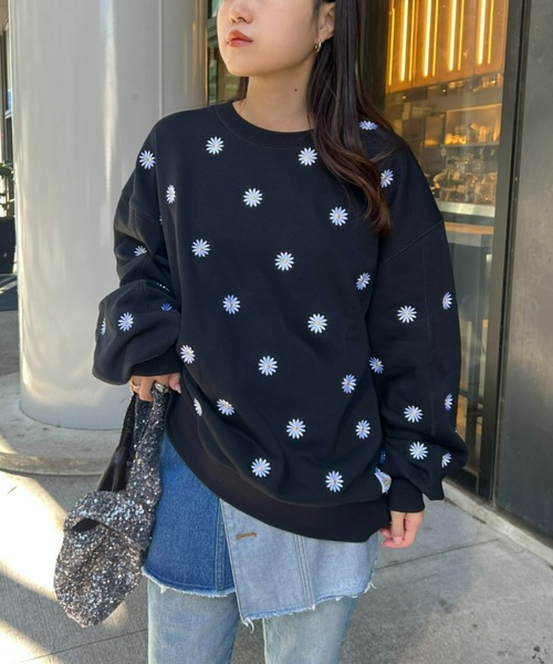 HELLO.SANFRANCISCO（ハローサンフランシスコ）の「≪新色追加≫【HELLO.SANFRANCISCO】マーガレット刺繍オーバースウェット（スウェット・レディース・グレー/ブラック/アイボリー/ネイビー・ONE SIZE）」の5枚目の写真
