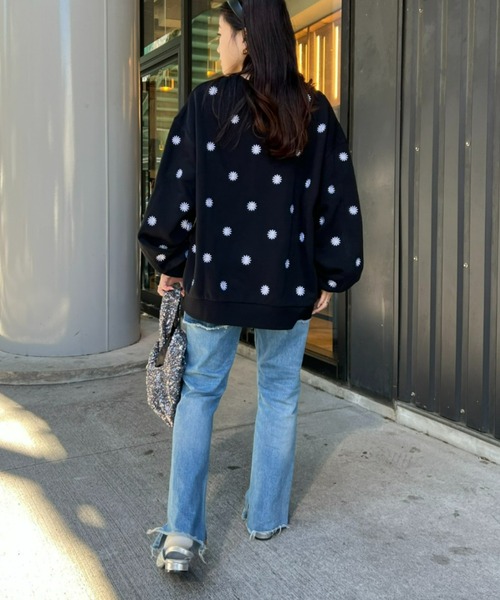 HELLO.SANFRANCISCO（ハローサンフランシスコ）の「≪新色追加≫【HELLO.SANFRANCISCO】マーガレット刺繍オーバースウェット（スウェット・レディース・グレー/ブラック/アイボリー/ネイビー・ONE SIZE）」の13枚目の写真