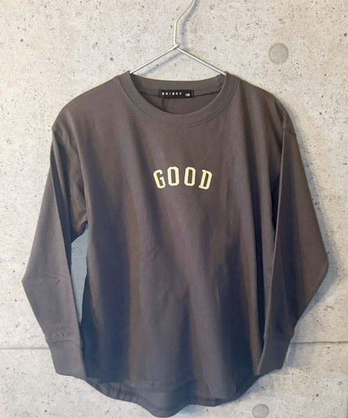 THE CASUAL(カジュアル)の「オーバーサイズ プリント ヘムロンT(Tシャツ/カットソー・キッズ・チャコール/ベージュ/ネイビー/パープル/オレンジ/グレー系1/ダークグリーン系/オフホワイト/杢グレー/グレー系/ダークグリーン/ネイビー系/パープル系/ホワイト系/ホワイト系1/ブラック・120cm/130cm/140cm/150cm/160cm/110cm)」の19枚目の写真