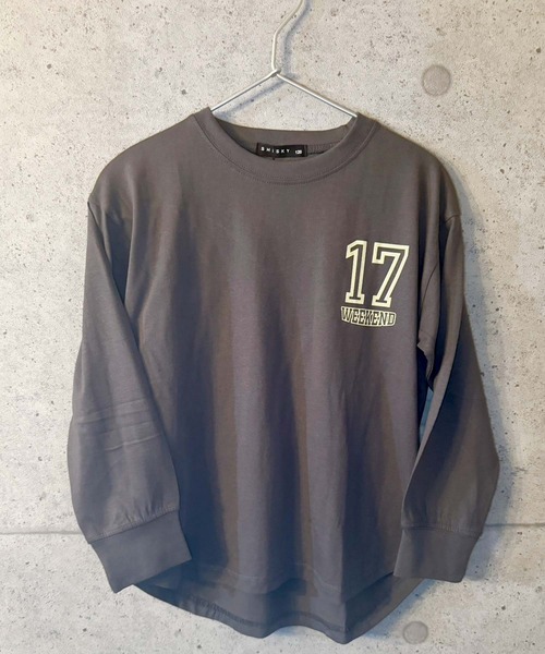 THE CASUAL(カジュアル)の「オーバーサイズ プリント ヘムロンT(Tシャツ/カットソー・キッズ・チャコール/ベージュ/ネイビー/パープル/オレンジ/グレー系1/ダークグリーン系/オフホワイト/杢グレー/グレー系/ダークグリーン/ネイビー系/パープル系/ホワイト系/ホワイト系1/ブラック・120cm/130cm/140cm/150cm/160cm/110cm)」の20枚目の写真