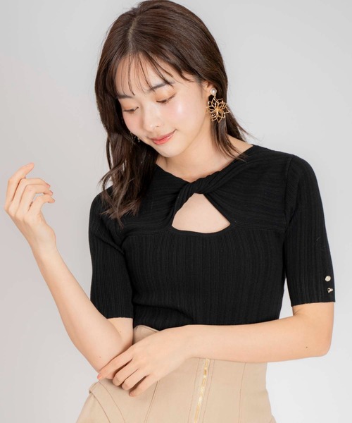 NOELA（ノエラ）の「ツイストオープンニット（ニット/セーター・レディース・イエロー/レッド/ブラック/オフホワイト・フリー）」の2枚目の写真