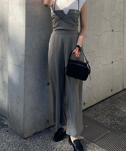 fifth（フィフス）の「【インスタグラマーセレクト】Vカットオールインワン（つなぎ/オールインワン・レディース・ブラック/グレイッシュベージュ・M）」の3枚目の写真