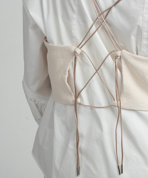 Amiur（エミレ）の「lady like back cross bustier / レディライクバッククロスビスチェ（ベスト・レディース・アイボリー/ブラック・FREE）」の7枚目の写真