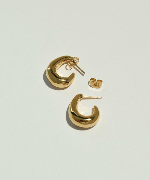 GOLDY(ゴールディ)の「【金属アレルギー軽減】メタル クレッセント シェイプ ステンレス ピアス(ピアス(両耳用)・レディース・ゴールド/シルバー・FREE)」の4枚目の写真