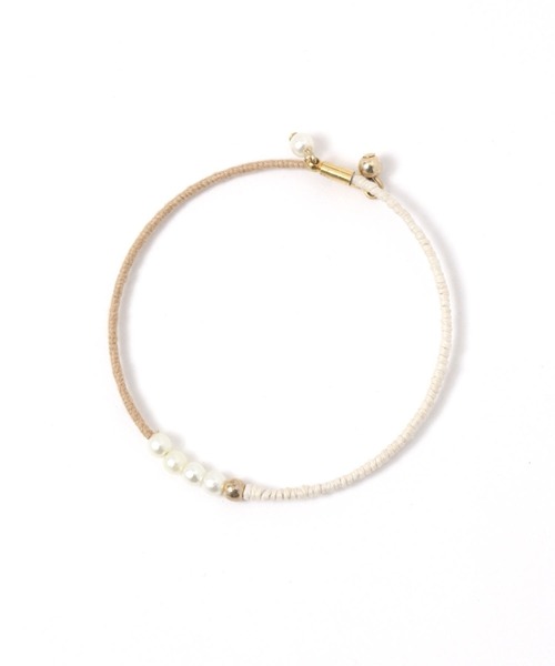 studio CLIP（スタディオクリップ）の「パール糸巻バングル（バングル/リストバンド・レディース・ベージュ/キャメル/ライトグリーン/ブルー・FREE）」の2枚目の写真