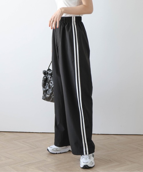 AMELY(エミリー)の「サイドラインワイドパンツ(その他パンツ・レディース・ブラック/グレー/ホワイト・M/L)」の2枚目の写真