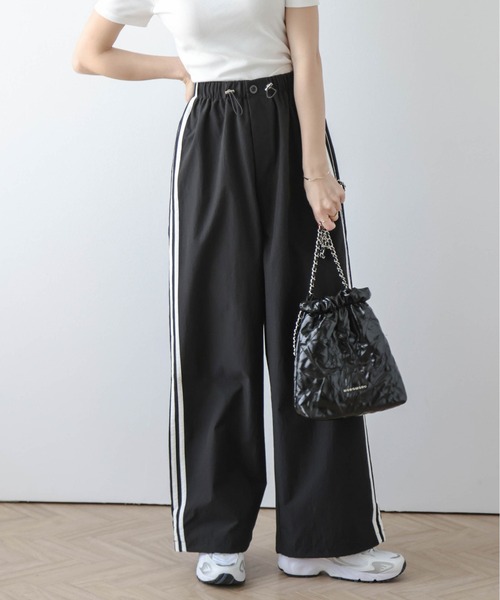 AMELY(エミリー)の「サイドラインワイドパンツ(その他パンツ・レディース・ブラック/グレー/ホワイト・M/L)」の20枚目の写真