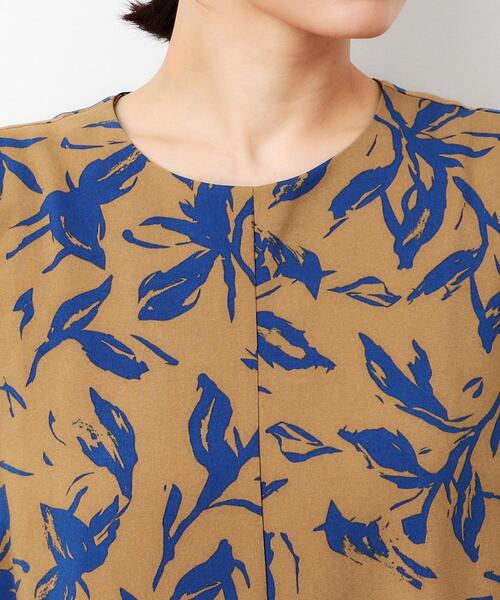 OPAQUE.CLIP（オペークドットクリップ）の「◆ボタニカルプリントフレアワンピース【洗濯機洗い可】（ワンピース・レディース・キャメル/ネイビー系・40/38/42）」の14枚目の写真