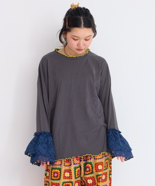 CALMIA(カルミア)の「レースショルダートップス/おとな(Tシャツ/カットソー・レディース・チャコール/レッド/オフホワイト・160cm)」の2枚目の写真